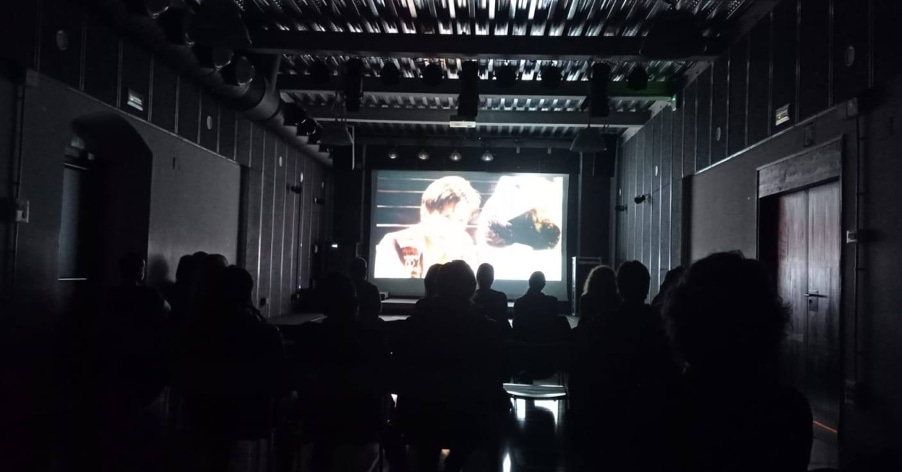 Demà a les 20 h peli surprise!

Entrada lliure, com sempre, amb reserva prèvia;
canbaste.com/events/cinema_…

#15anysgenerant
#TuródelaPeira
#SomComanches
#OrgullComanche
#9Barris
#NouBarris
#CulturaLliure
#CulturaLibre