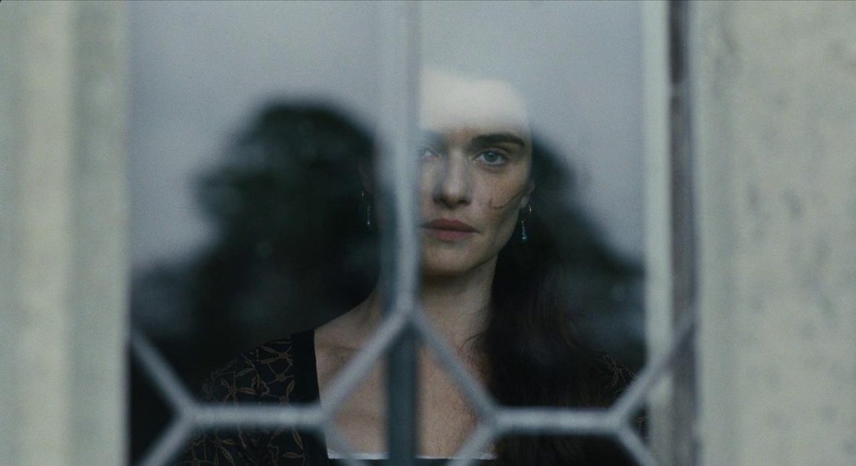 THE FAVOURITE (2018)
Cinematographer: Robbie Ryan
Aspect Ratio: 1.85:1
Director: Yorgos Lanthimos