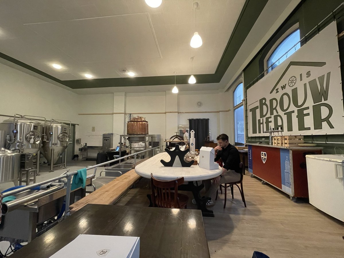 Vanavond te gast in het #brouwtheater #zwolle #BohemeanBier Creatieve sessie om ons nieuwe #indestorm bier te ontwikkelen 🍻 samen met zo’n 20 professionals op veilige afstand (thuis op de bank). #Webbiernar