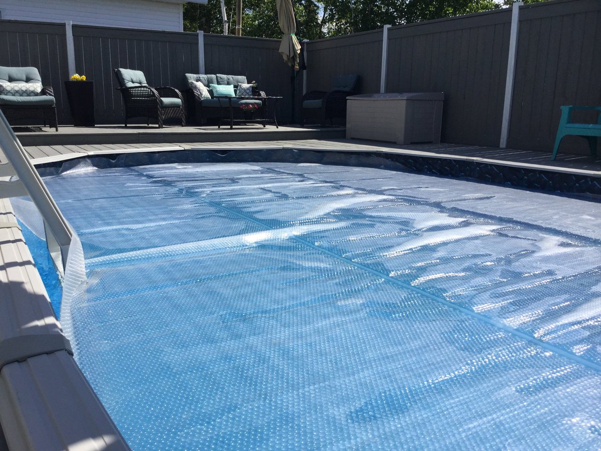 PoolSuppliesCdn's tweet image. Do I need a solar cover for my pool? 🤔 

🔥  75% of a swimming pool's heat loss is due to evaporation. 

🔥 You can reduce your swimming pool heating costs by up to 70% by using a solar cover.

📦  poolsuppl.ca/3eKalwi
#SolarCovers #PoolSupplies #ShopLocal