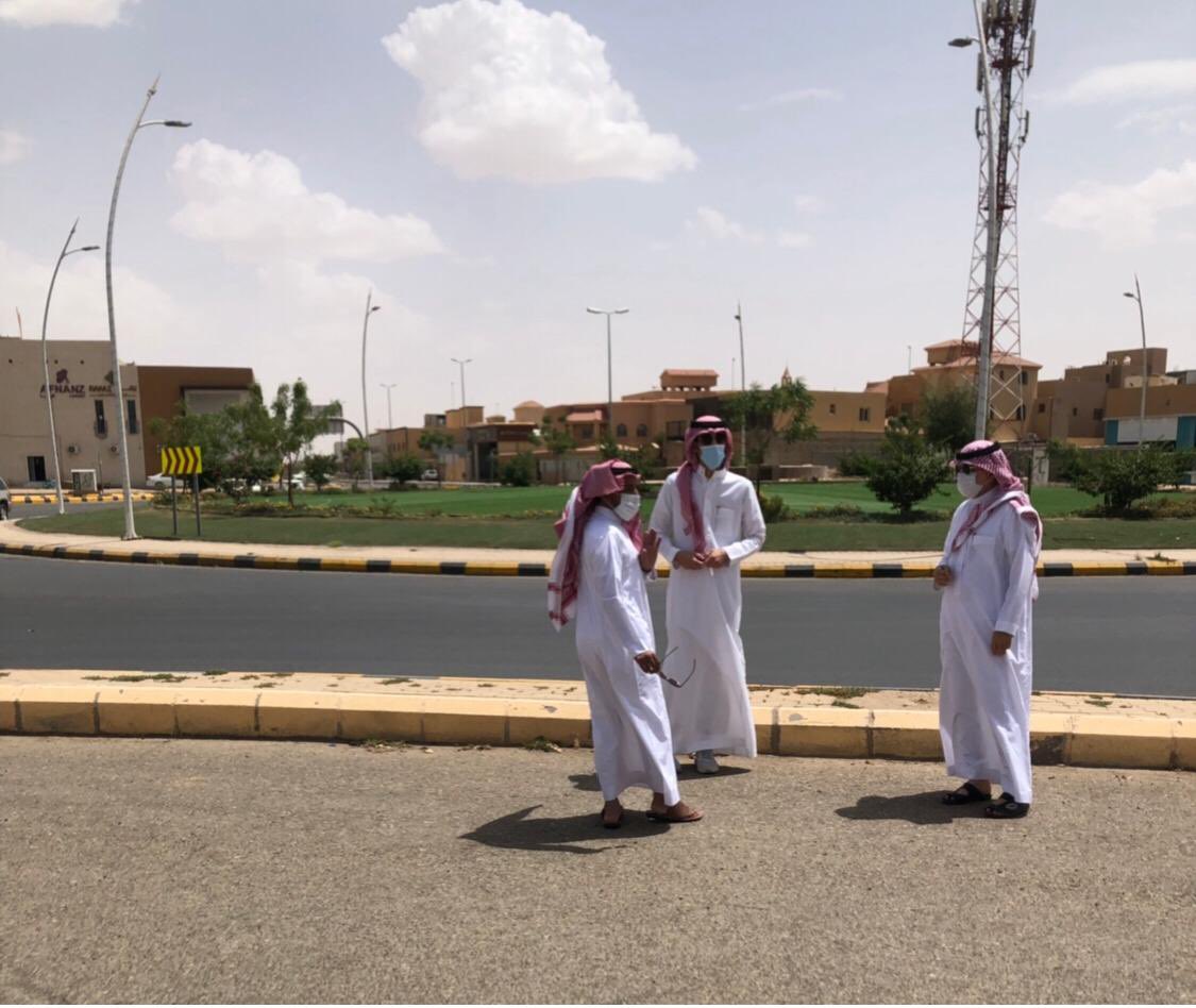 AlrassMc's tweet photo. قام رئيس المجلس البلدي محمدالعساف ورئيس البلديه المكلف عبدالله الحنيني ومدير الخدمات راكان العواجي بجولة على بعض المشاريع تحت الإنشاء تقاطع طريق الملك سلمان مع طريق الملك عبدالله وطريق الملك عبدالله مع طريق الإسكان ووضع حل للازدحام في دوار الحضانه ووضع منطقة هروب كماهو بالصوره https://t.co/f2uSrW9TMB