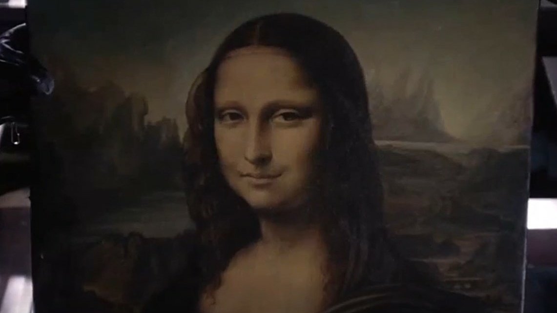 even in one scene the main character finds the original Mona Lisa painting and "burns" it, does it sound familiar? 