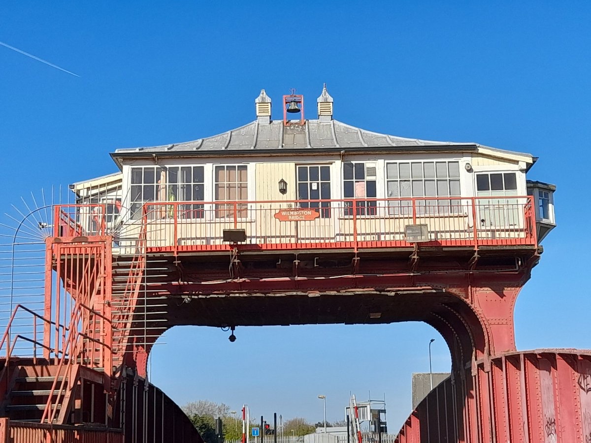 The signal box is something else. (View from south and north). As it is is a swing bridge, it was staffed for river traffic too. It still swings, mechanism was originally Siemens. And the company are now homed in the city producing wind turbines.