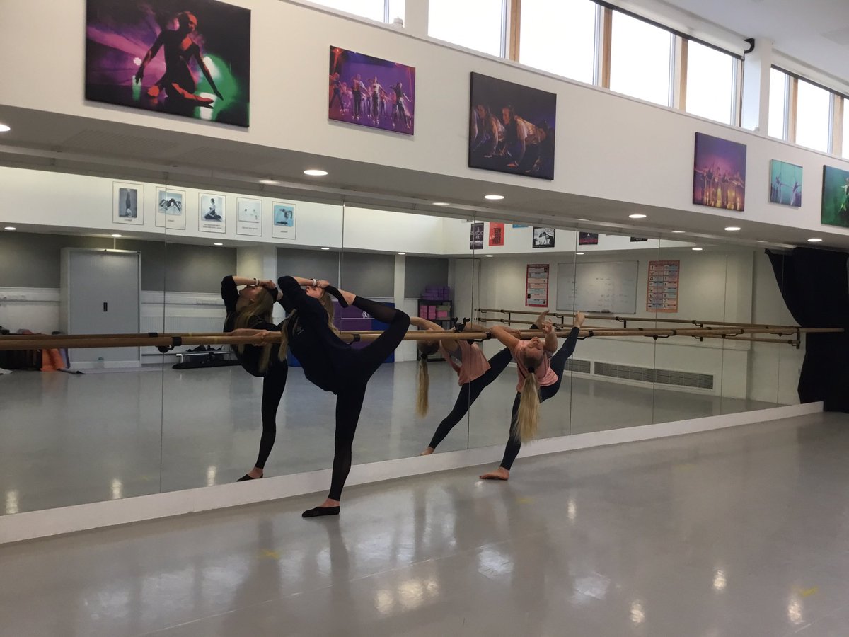 HAPPY INTERNATIONAL DANCE DAY 🤝💕 #InternationalDanceDay #DANCE 
Dance is how we both let out our creativity and show out our emotion 🙏 @LeysCambridge @LeysGreatHall