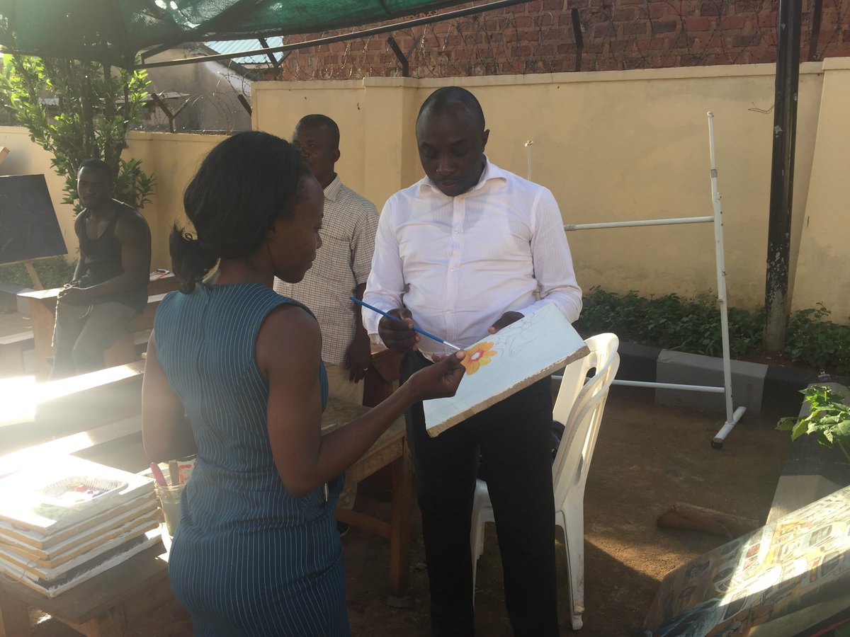 Even the Staff members <a href="/bondekocenter/">Bondekocenter</a> ended up joining the Art training. I nicknamed this session “The sundowners” when cooperates leave office and refresh their minds on jazz music while doing something positive. 
#refugeelifestyle #lifeskills #selfsuffiecient #Artchangeslives