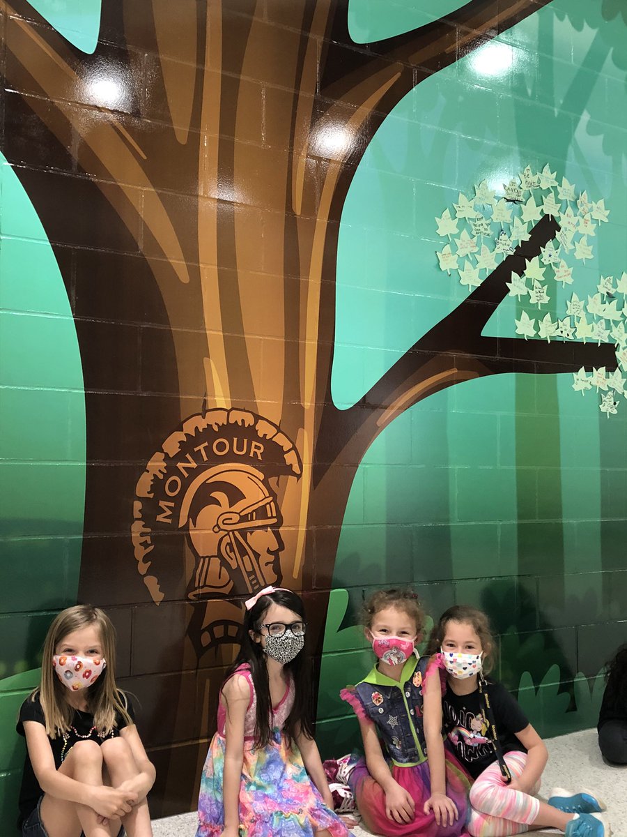 fisherj163's tweet image. What do you do when it is raining and can’t play outside?  You improvise!! #indoorrecess #usingourimagination