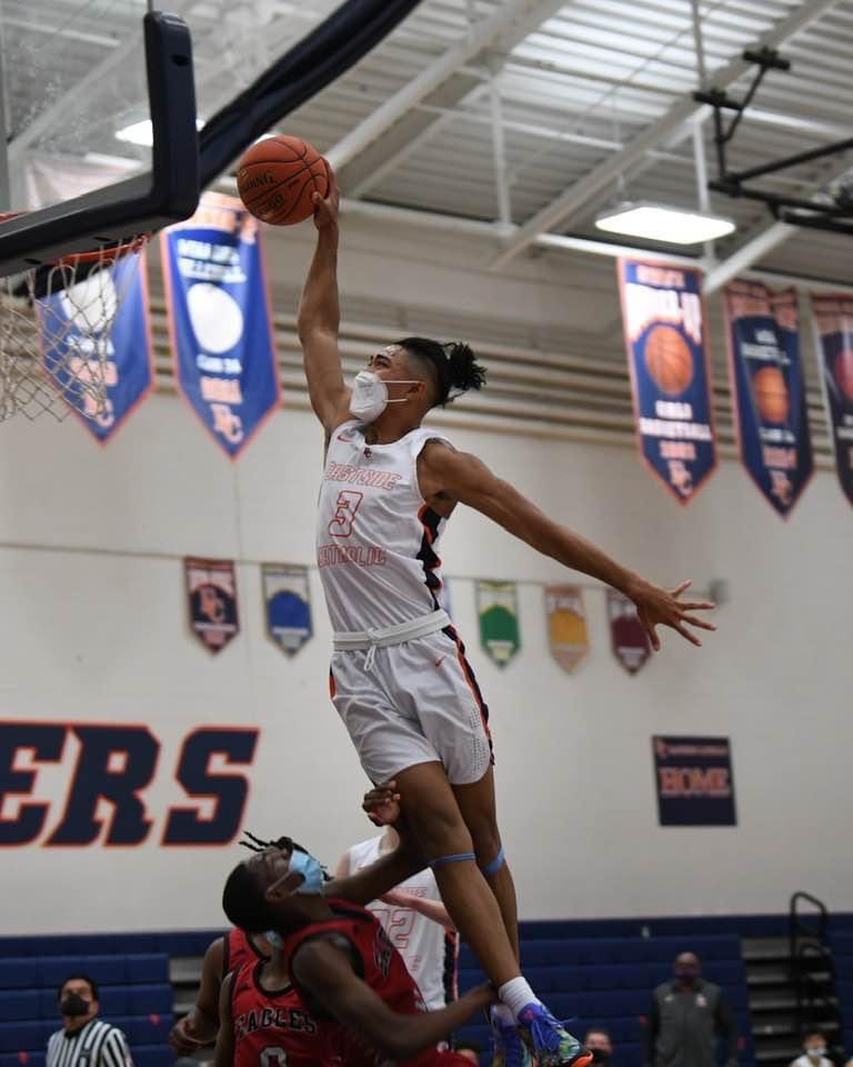 BillElleby's tweet photo. HS Boys Eastside Catholic Star 2021 Isaac Ticeson 6’6 SF Jumps over the competition in this Monster SLAM! Point Loma Nazarene Head Coach @CoachLogie found a Diamond in @IsaacTiceson Super Athletic,Long and Elite Defender. High Character young man! https://t.co/4wqkS0wfGc