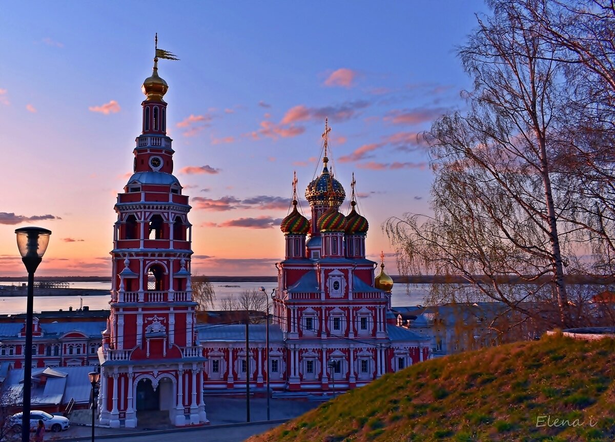 Церковь пресвятой богородицы нижний новгород. Собор Пресвятой Богородицы Нижний Новгород. Нижний Новгород Весна. Строгановская Пойма.