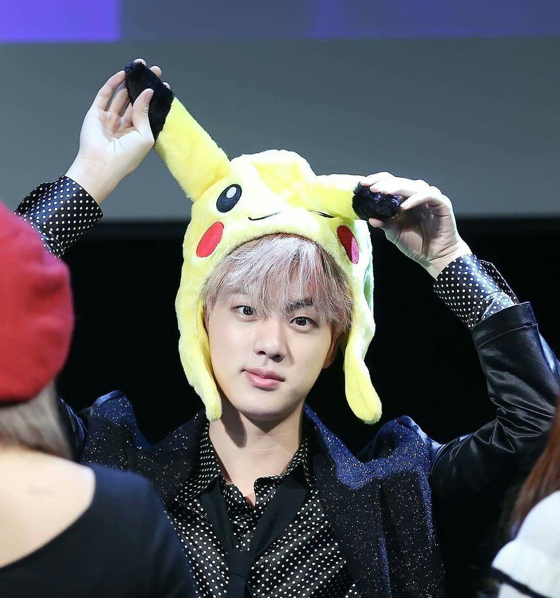 pika pika. Jin and Chester