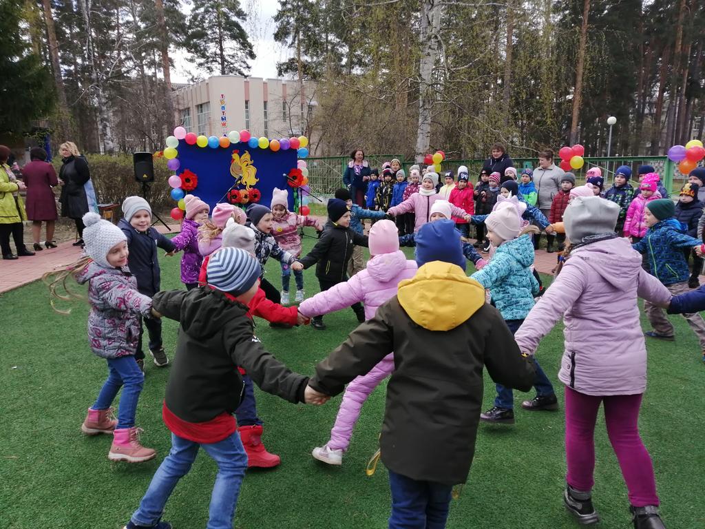 День рождения бывает ведь не только у ребят, И сегодня отмечает день рождения ДЕТСКИЙ САД. В 1976 году впервые распахнул свои двери #детскийсад11 Празднование юбилейного дня рождения стало настоящим событием для детей, сотрудников и родителей детского сада