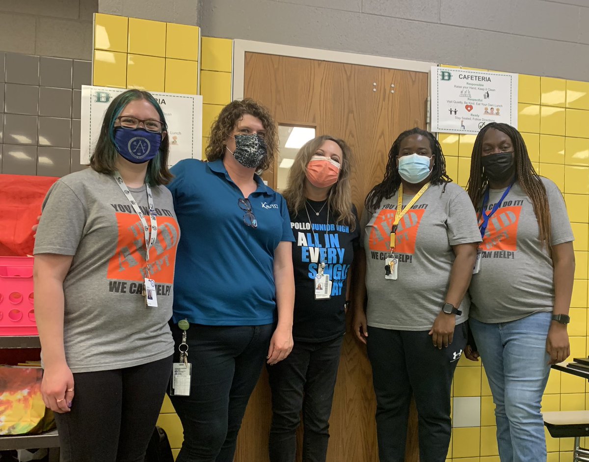 Apollo_JH's tweet photo. AVID signing day!! Apollo AVID teachers out connecting with our 6th grade students and getting them pumped for AVID!! https://t.co/RGxnVl1eoU