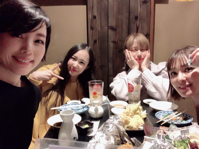 みんなでご飯に行きました❤️ 美味しいものわんさか食べて幸せ🥰 https://t.co/8Lui2h1S1e