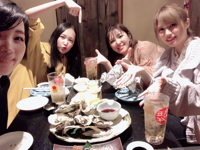 みんなでご飯に行きました❤️ 美味しいものわんさか食べて幸せ🥰 https://t.co/8Lui2h1S1e