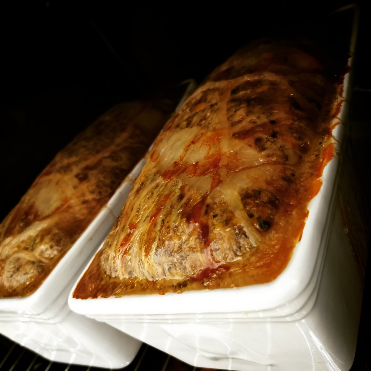 romain_leboeuf's tweet photo. Pâté #grand-#mère en cours de #cuisson 😍
J'#aime tellement l'#odeur des #terrines qui cuisent tranquillement au #four 😍

#RomainLBF #PâtéGrandMère #PourLamourDuGout #LeGrasCestLaVie #Artisan #ArtisanBoucher #JaimeMonMétier #Passion #Plaisir #Partage #Convivialité #Gourmandise https://t.co/zYeWaqSNu3