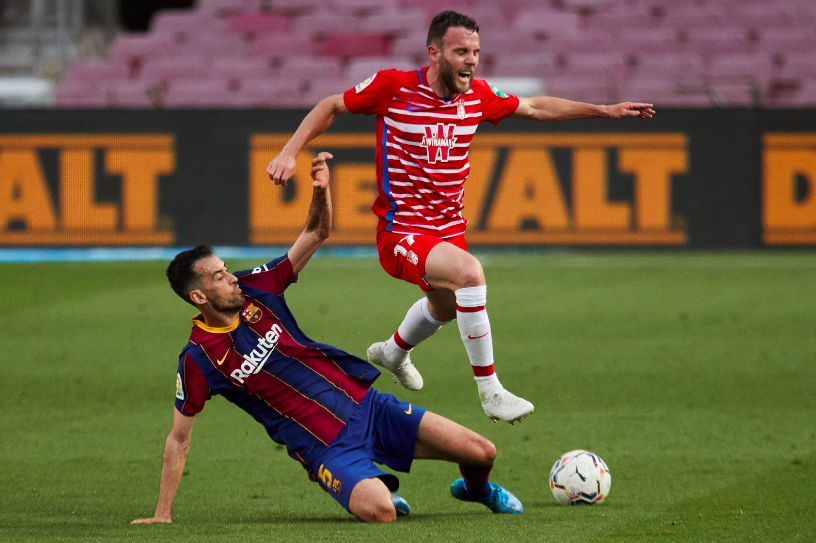 FCBRAC1's tweet photo. #frac1 | ⏱ FINAL. El Barça desaprofita una oportunitat d'or per situar-se líder i dependre d'ell mateix per ser campió de Lliga. 

BARÇA 1 - 2 GRANADA
(Messi / Machís i Molina) https://t.co/GIUJa5NKDl