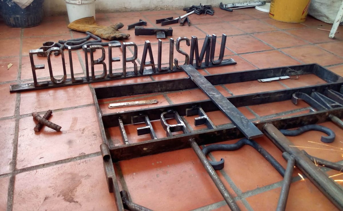 Yosmanbotero's tweet photo. @yosmanbotero 
Neoliberalismus Macht Frei
forja en metal
200 x 100 cm
2019

#art #kunst #sculpture #power https://t.co/Tyorpwk11w