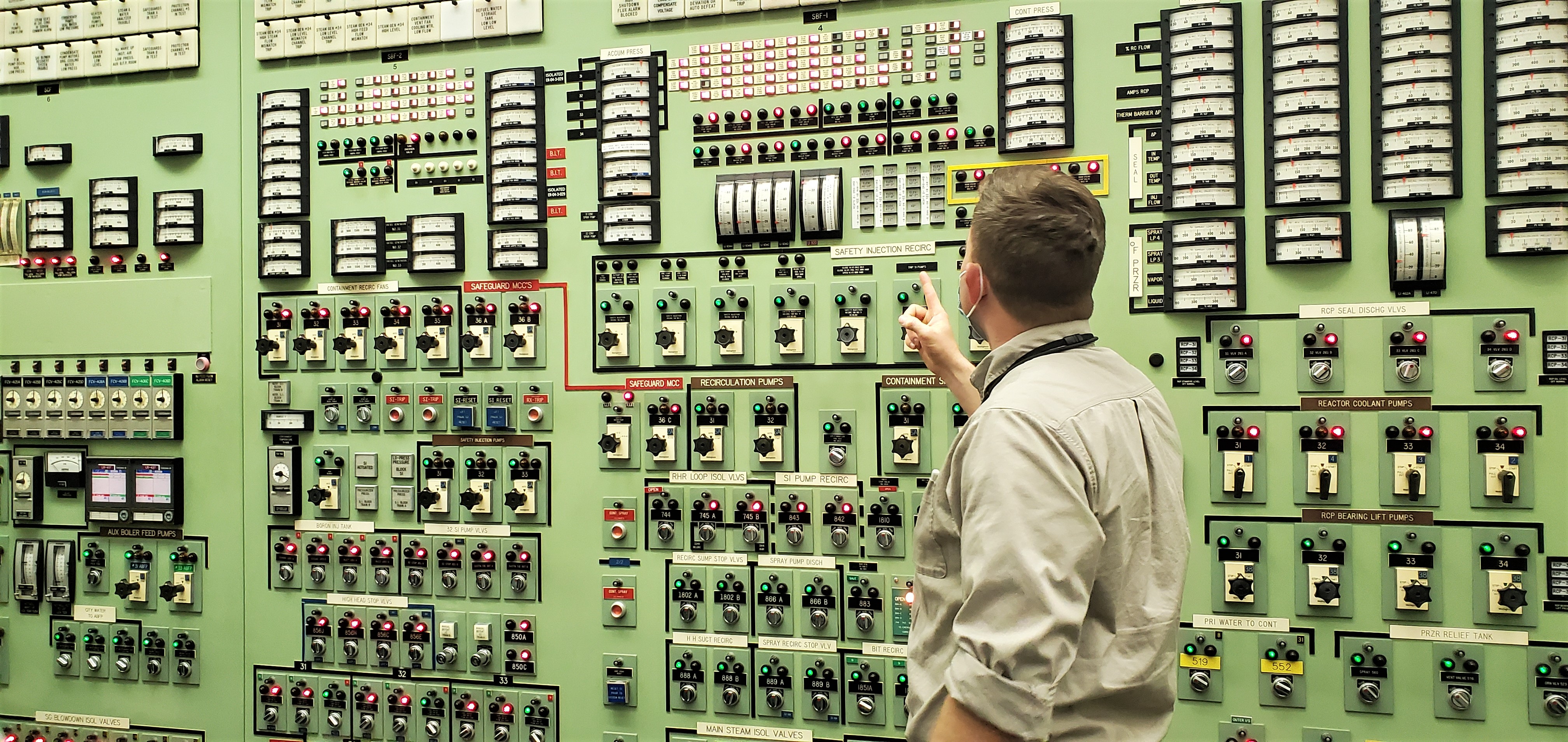 NRC on Twitter: "Resident Inspector Eben Allen was #OntheJob recently checking a simulator control panel, a replica of the plant's control room, during an emergency planning drill at the Indian Point #