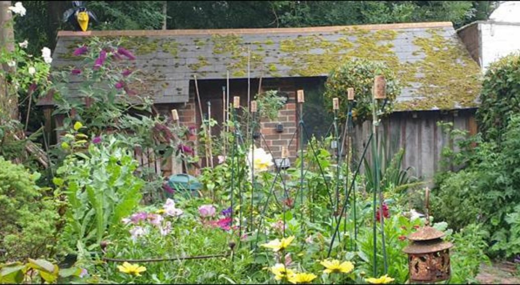 JagoDevelopment's tweet image. #throwbackthursday for those that are concerned that fibreglass may look plasticy or won't blend into its surroundings. The roof is a one-piece, grp slate component. Manufactured as a single panel then delivered/installed in a day. It's RF compatible, lightweight &amp;amp; weatherproof!