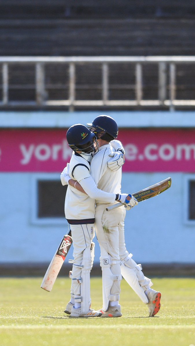 I see children from around the world each day forming lifelong friendships @ScarboroughCol1.

Romario from Barbados 🇧🇧 saying congratulations to Cian from Lancashire 🌹 for his first 100 for his Yorkshire School <a href="/ScarboroCricket/">Scarborough CC</a>. 

Thank you to former pupil <a href="/WPalmer_Photo/">Will Palmer</a>.