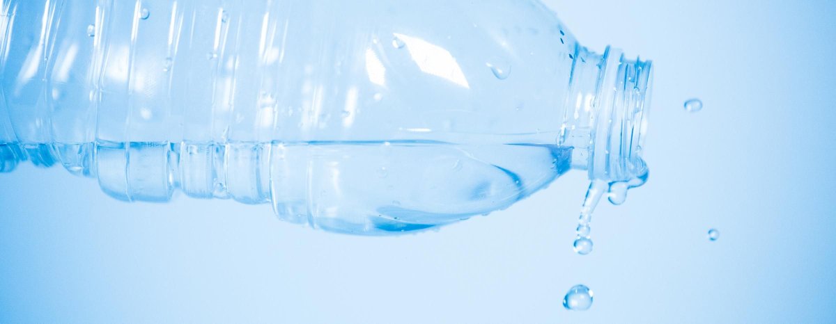 BelindaWaymouth's tweet photo. Want 2 know why 2 NEVER drink water out of plastic bottles -especially @Nestle (one of their bottles had 10K pieces of microplastic in it!) @NestleUSA steals our water and sells it back to us- Outrageous! Thx for gr8 reporting @orbmediagroup https://t.co/rkyizVbPHL @MarkTLive https://t.co/uUsK17vkqn
