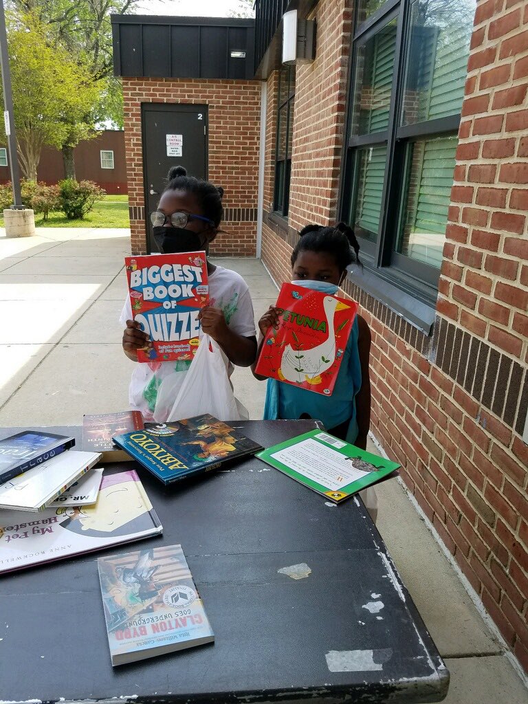 Yesterday we launched our 3rd Storytown with JoAnn Leleck ES. We handed out thousands of books to students in grades Pre-K-5th. It was wonderful to see how excited the kids were to add to their own personal libraries. 
#storytown #serviceaboveself #rotary #rotarydistrict7620