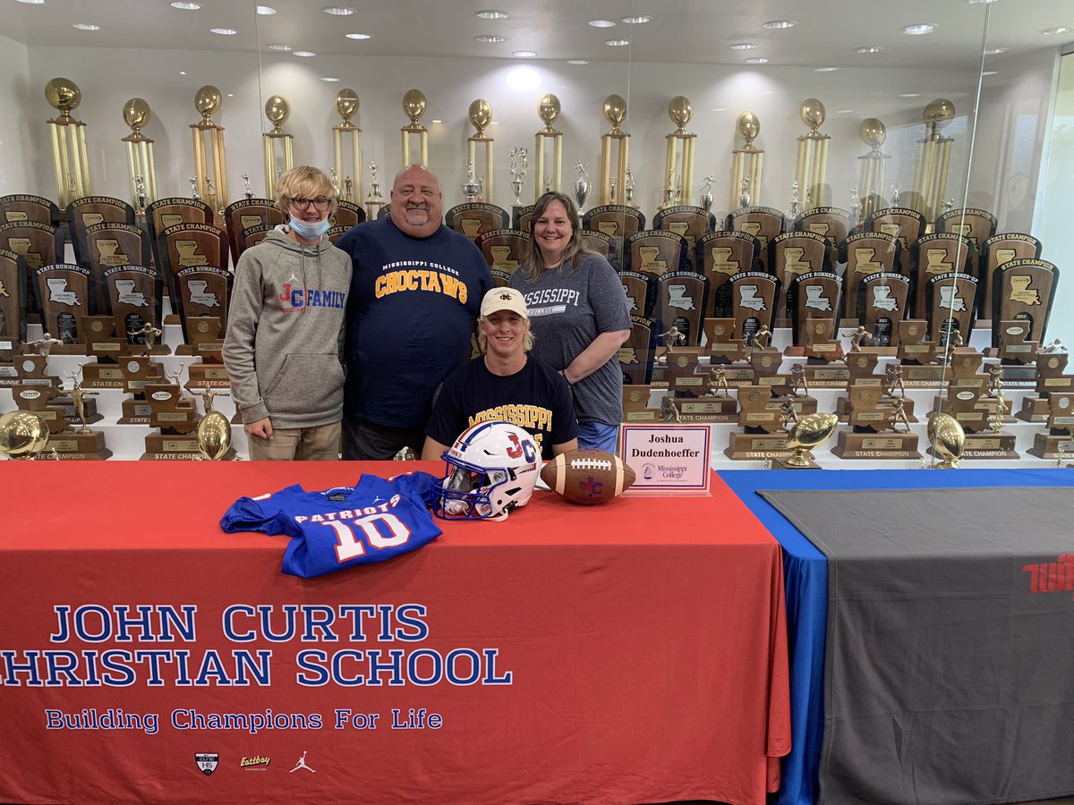 CurtisFootball1's tweet photo. 🚨COMMITTED🚨

 ‘21 DB @_stiperway_ commits to Wittenberg University. 

‘21 WR @j_dudenhoeffer commits to Mississippi College. https://t.co/78KgkqMsm2
