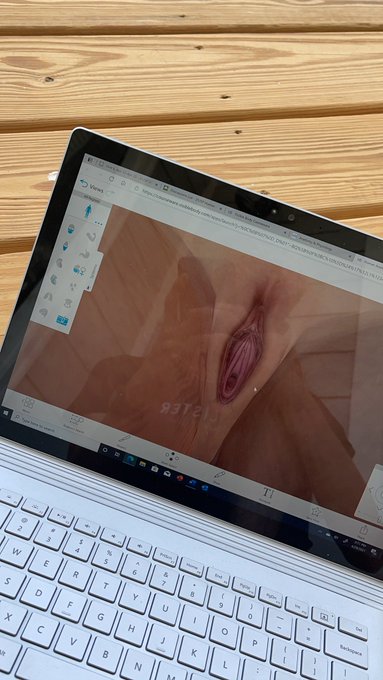 Learning about vaginas today for my anatomy class and definitely 100% Gay hahahaha no vagina for me 👏🏻