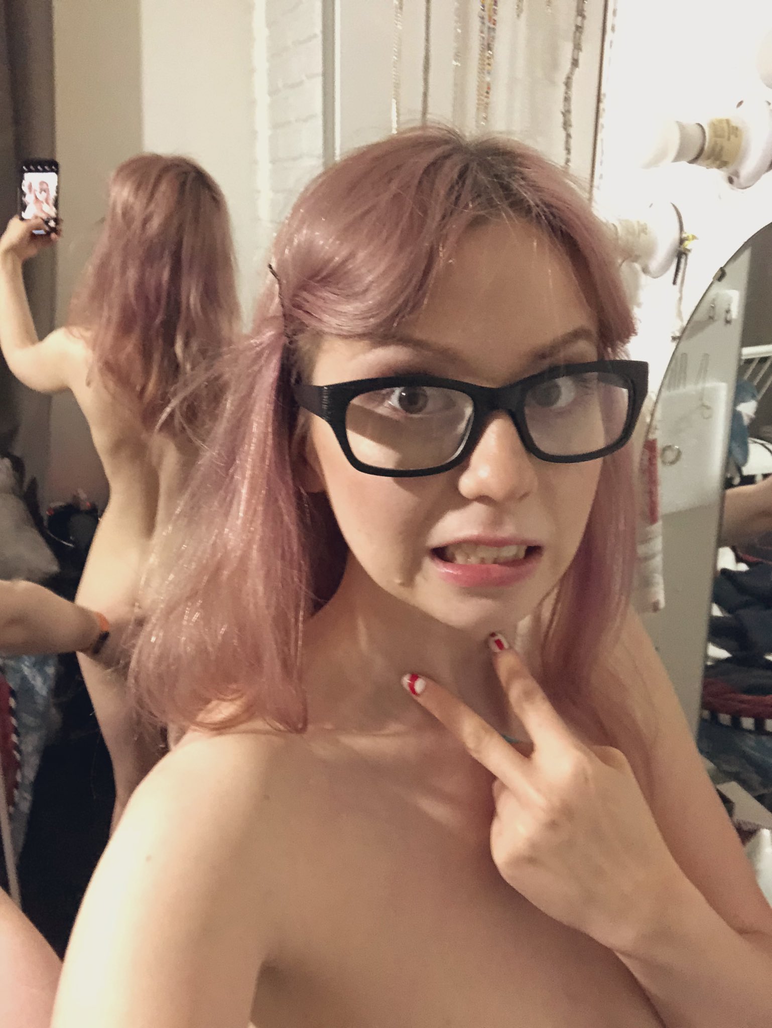 Мари Говори on Twitter.