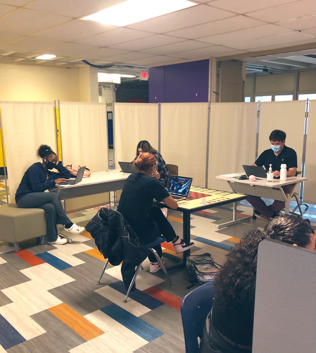 Look at these dedicated seniors, working hard to cross the finish line! Shoutout to Mr. Weiss for creating a space that supports their success! #FlexinandApexin #Classof2021 <a href="/ColsCitySchools/">Columbus City Schools</a>