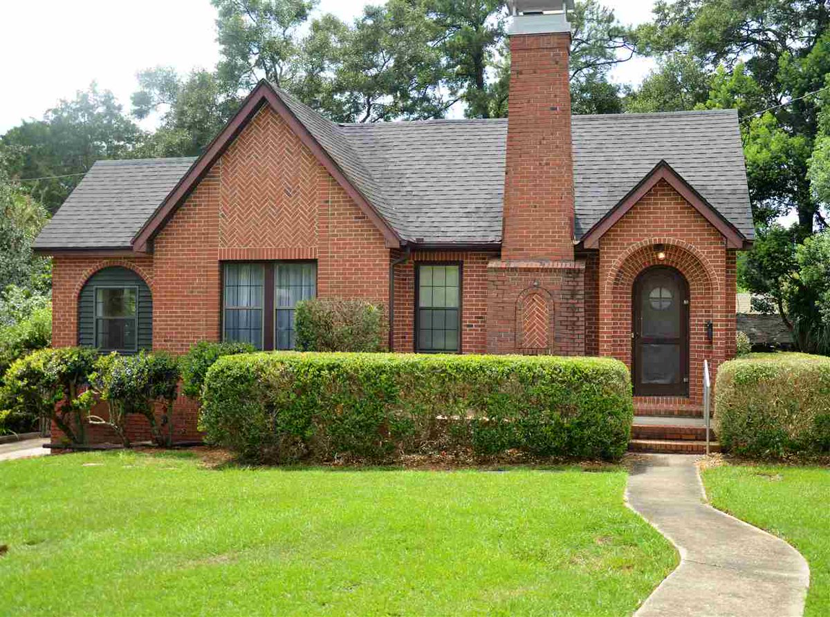 CBHartung's tweet image. Do you know someone looking for a great #property in #Tallahassee?   #realestate tour.corelistingmachine.com/home/VX5ALS