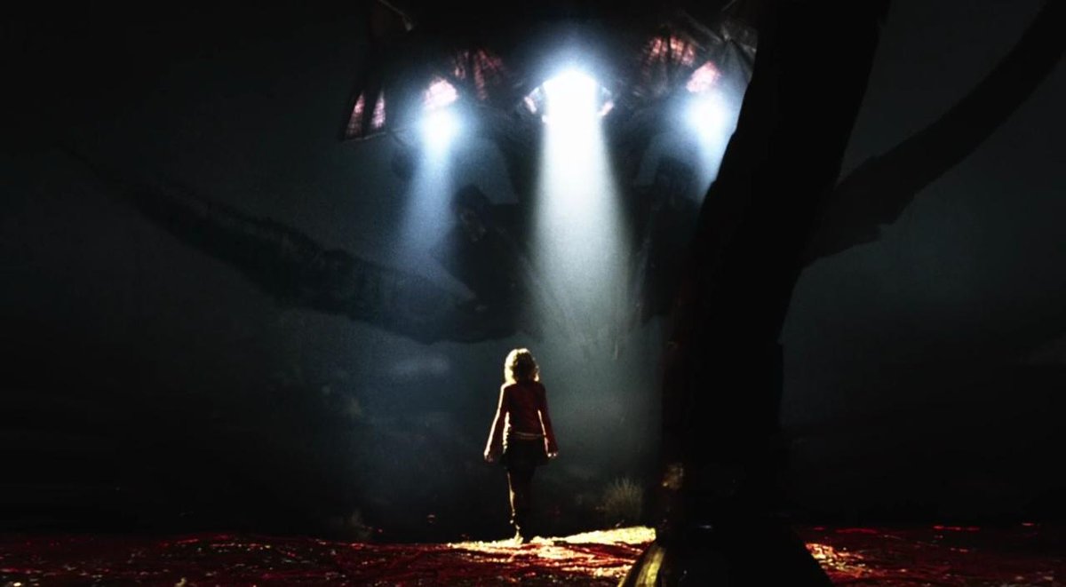 WAR OF THE WORLDS (2005)
Cinematographer: Janusz Kaminski
Aspect Ratio: 1.85:1
Director: Steven Spielberg