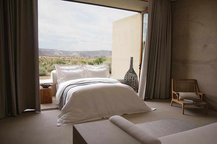 DPECTYDTYDTY's tweet image. Is it me or...

             My Bed                  Vs        My Parents Bed