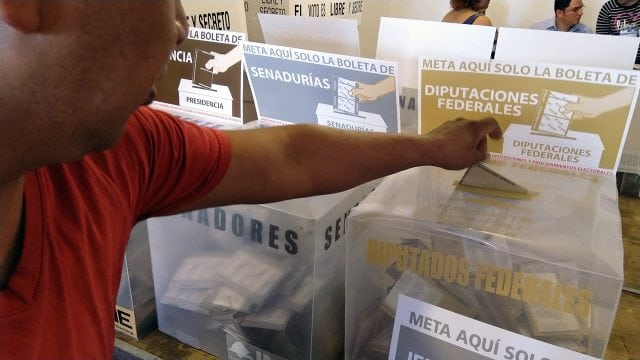 fmartinmoreno's tweet photo. El 6 de junio debemos votar todos los mexicanos, en la inteligencia que si MORENA retiene el control de la Cámara de Diputados, tal vez sería la última vez, en muchos años, que concurramos a las urnas para externar nuestra voluntad política. https://t.co/rQiYKwHEV7