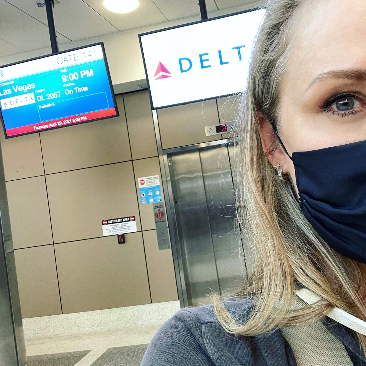SamSmithTweets's tweet photo. #NotMyGate (thank goodness)
✈️✅🤠🚫🎲 https://t.co/xyPtw2dtvP