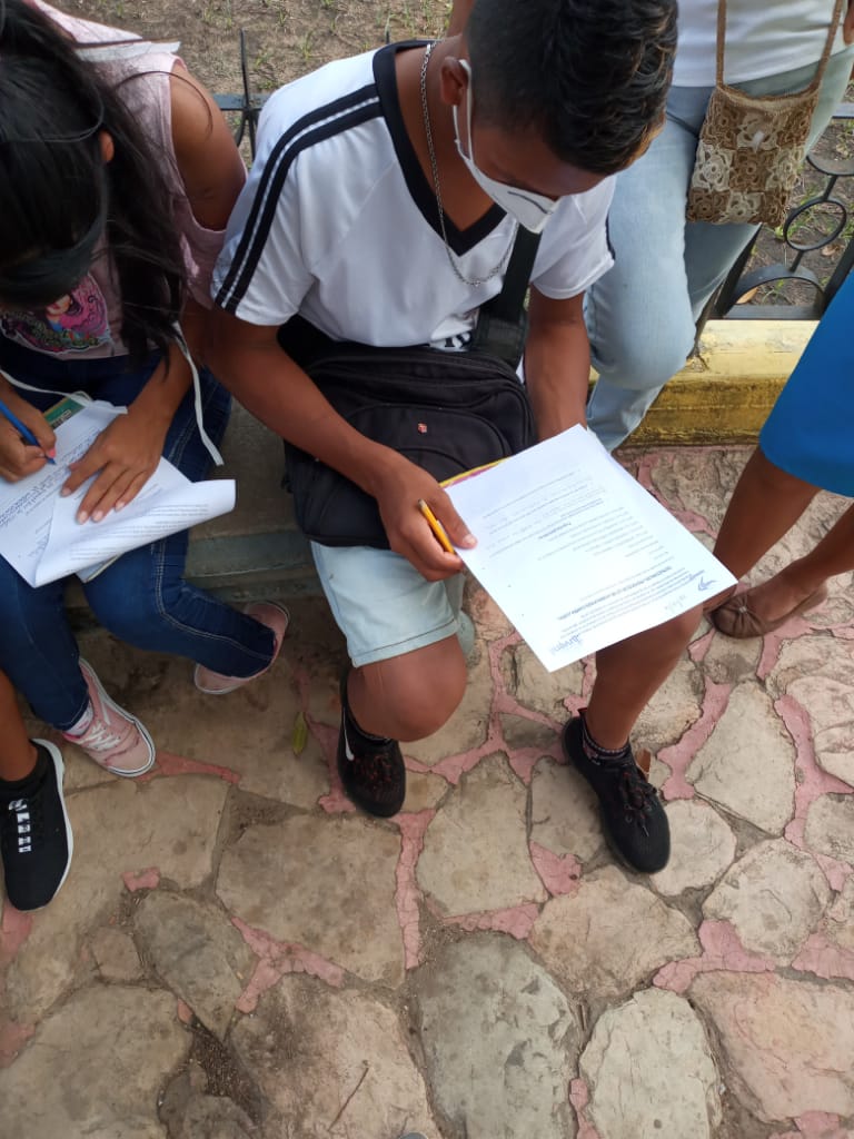 JPSUVCed's tweet image. #29Abr | 📸 | Desde el Municipio Cedeño seguimos trabajando en la Consulta sobre la Ley de la Gran Misión Chamba Juvenil para seguir impulsando el desarrollo productivo de nuestra Patria. ⚙️👨🏽‍🏭👷🏻‍♀️

#ChambaJuvenilProduciendo
#HastaSiempreAristóbulo
#10AniversarioGMVV