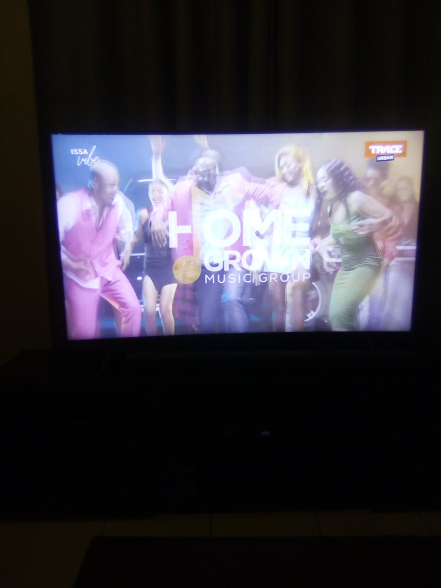 Theo_d_SA's tweet photo. Got mad respect for @djsbu all the way from malamulele in him I see myself hence I'm so willing to work with him musically coz his the number 1 hustler in SA. So that with a combination of good music is killer. #mainstreammusic @djsbu I'm game for number 1 spot.#afro #piano #houz https://t.co/HLW85E0do5