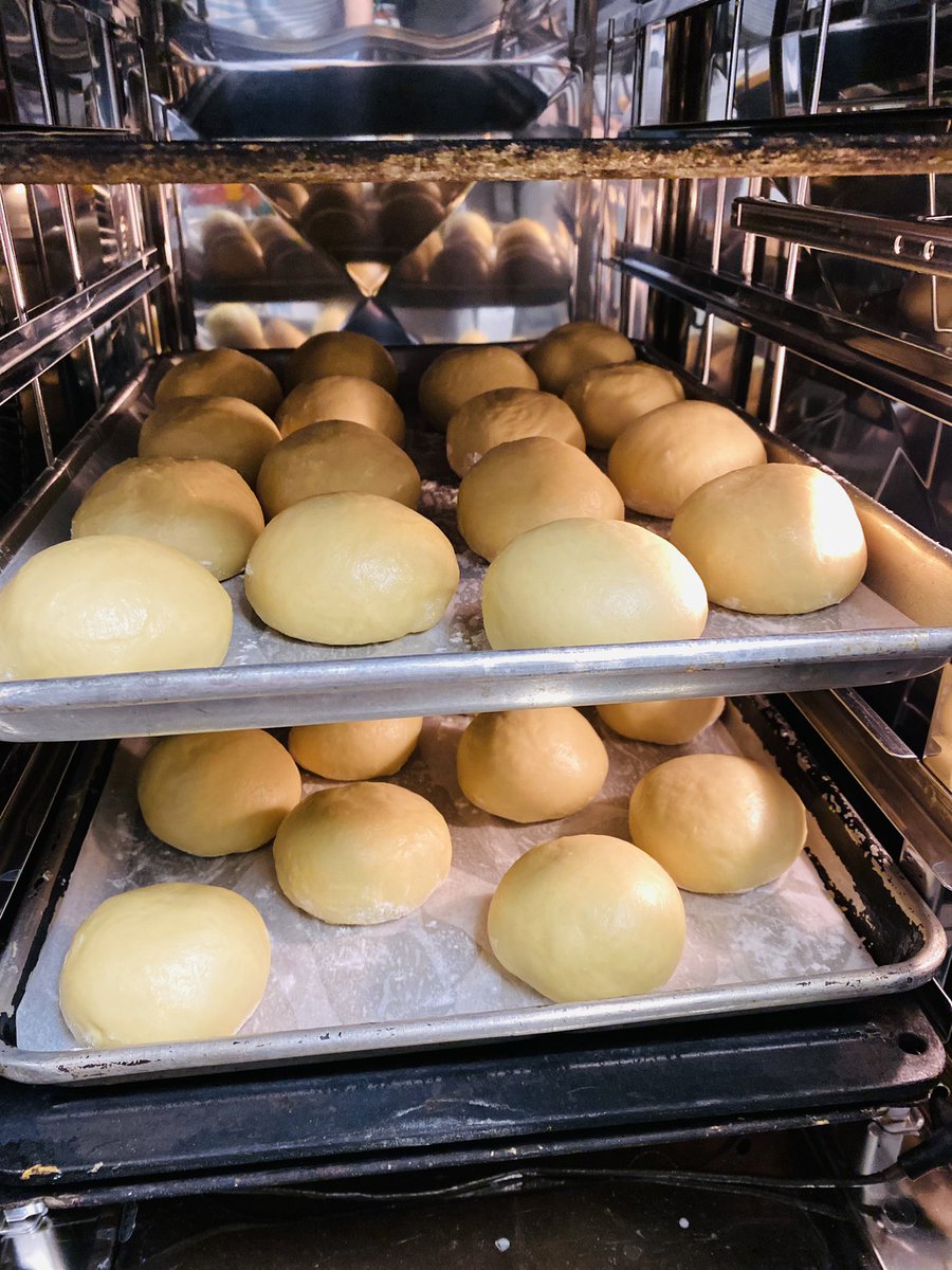 BierStation's tweet photo. Gettin’ ready for the weekend. #bierocks #comfortfood https://t.co/Ry5pXF0Q7V
