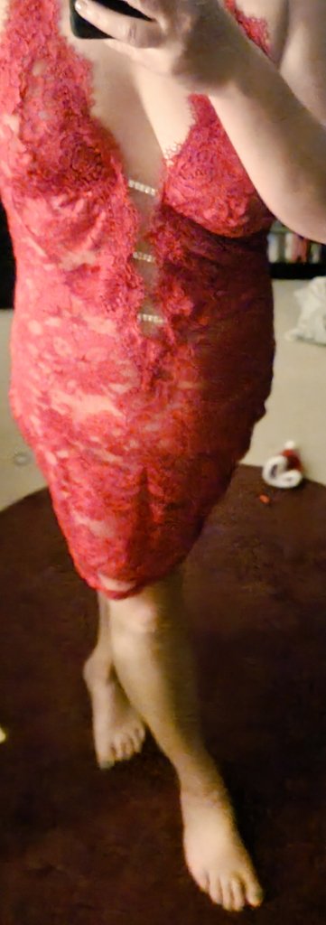 ShesBack13's tweet image. How does this look? 
I&apos;ve turned into mad spring cleaning lady . Emptied all drawers and the wardrobe and found this little outfit with the tag still on. #ladyinred  #whatawaste.