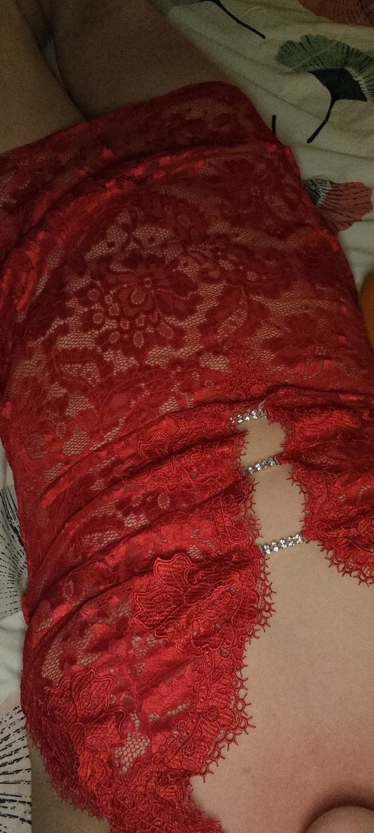 ShesBack13's tweet image. How does this look? 
I&apos;ve turned into mad spring cleaning lady . Emptied all drawers and the wardrobe and found this little outfit with the tag still on. #ladyinred  #whatawaste.