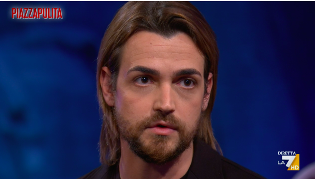 PiazzapulitaLA7's tweet photo. La storia di mio padre. Morto di covid. 

Il racconto di @Valerio_Scanu ora a #Piazzapulita. https://t.co/aYw1xqj0bb
