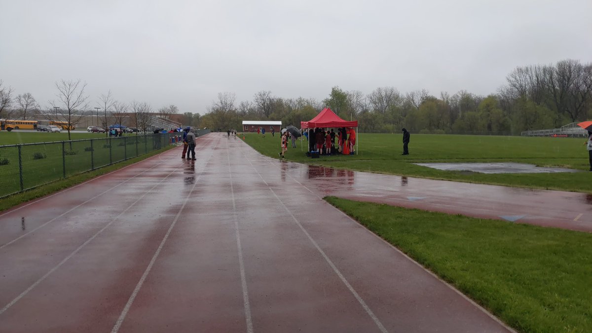 ERBomberstrack's tweet photo. A (very) far shot of the victorious Lily C.S. after her 800 meters! @pennateguin https://t.co/z3Qs4ud68D
