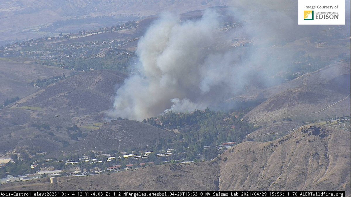 VCscanner's tweet photo. #CountryFire: Fire is now 10 acres and holding in the perimeter objectives. Priority objective for units is structure protection with last objective being perimeter control. Ordering evacuations for Country Valley Road and Via Colinas. https://t.co/qljOX8wBUW