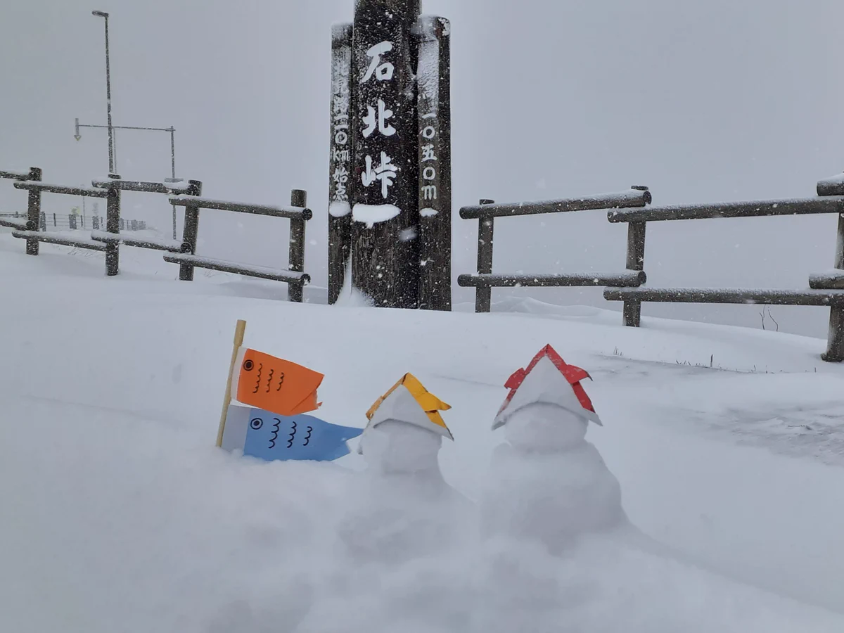 まだまだ冬は続く？北海道の石北峠はまだ雪景色が目立つwww