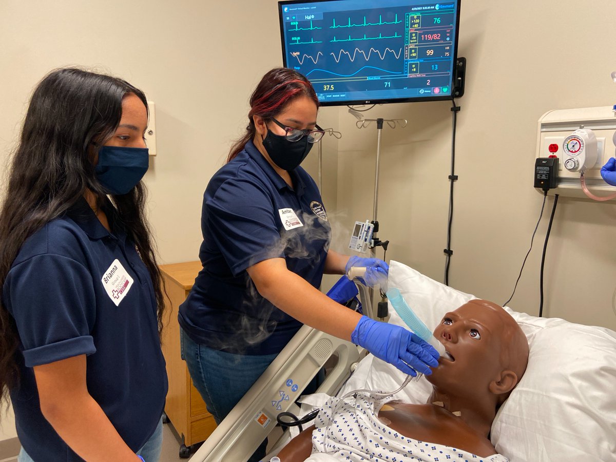 CHSUniv's tweet image. Today several high school students from the @SHS_Pathways Health Sciences program and UCSF Doctors Academy participated in hands-on medical simulation experiences and learned about different health care careers during our CHSU Health Careers Bootcamp!  #CHSUproud