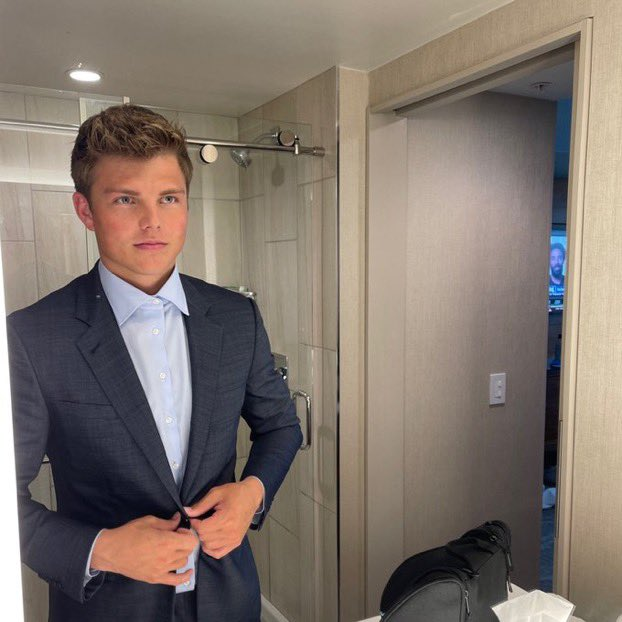 thekyleyates's tweet photo. "My name's Zach Wilson and you're watching Disney Channel."

Ba-Da-Da-Dada 🎼 https://t.co/ARAQdHQDfb