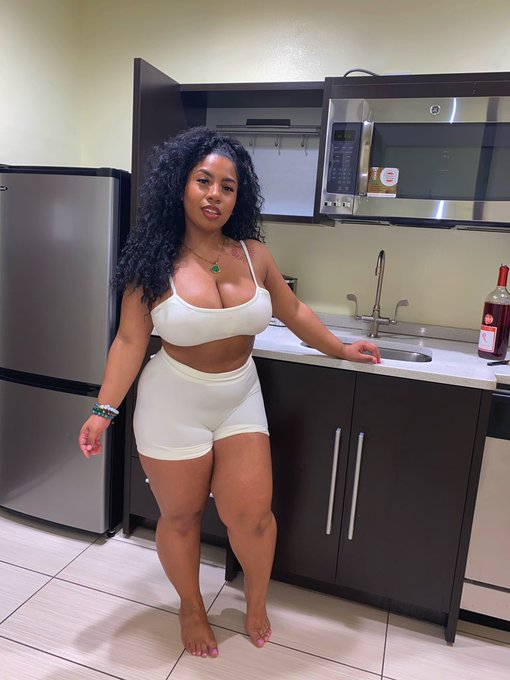 His prettiest problem 🤍 https://t.co/kL4tsUnPqj