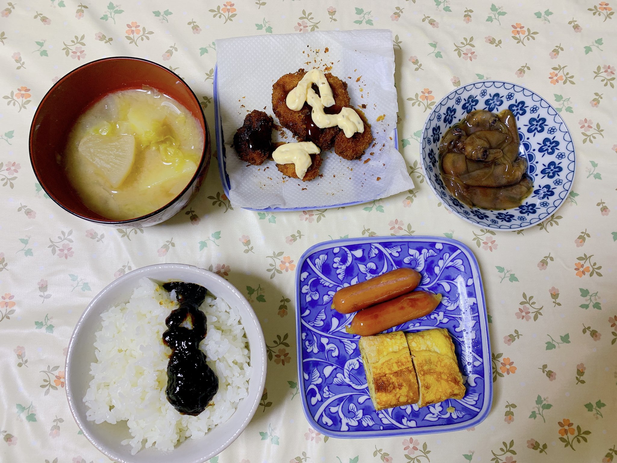 りーさん おはようございます 透析生活324日目の朝ごはんです ライス 180g 弁当のおかず チキンカツ ホタルイカ沖漬け 味噌汁 本日は10時から19時まで仕事ですw こんどホタルイカアレンジしてオリーブオイルとニンニクでホタルイカの