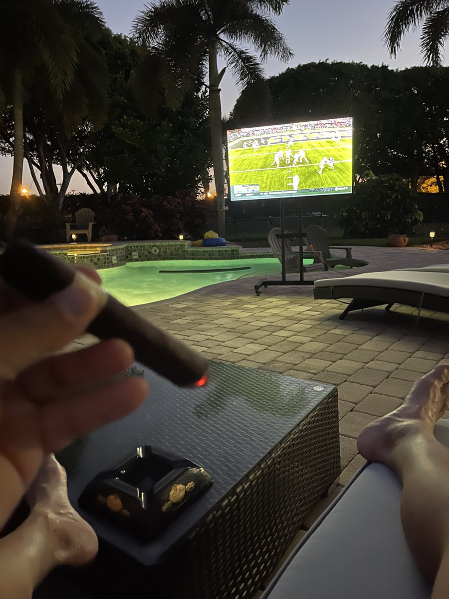 Gorgeous night to watch the draft. 
#perfectfloridaweather #stogielife