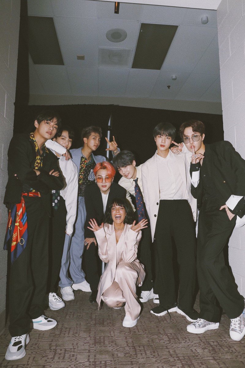 Iridescent9595's tweet photo. 빌보드 이때가 그립네 (팬들함성이듣고싶다)
#BBMAs  #BTS  @BTS_twt https://t.co/MZBjaOSuP4