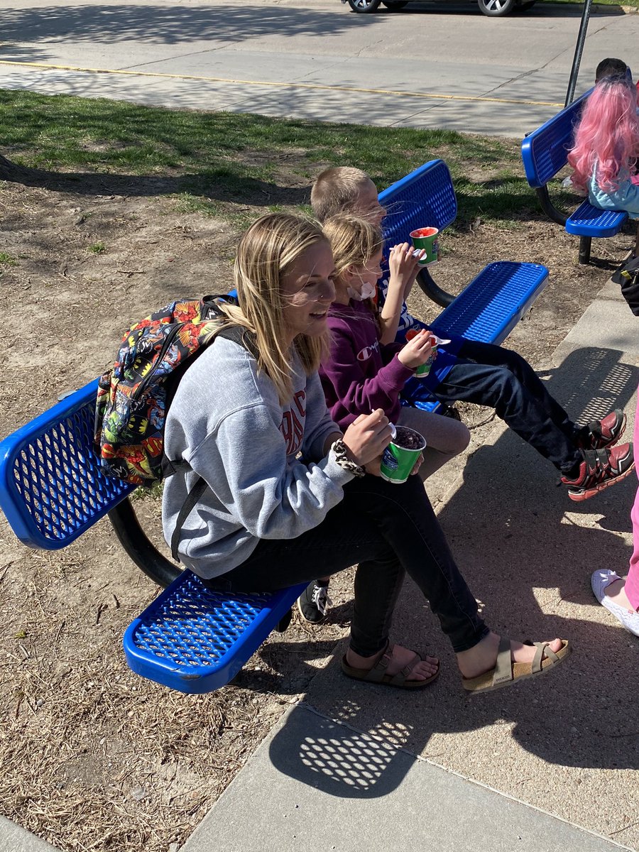 brettabbotts17's tweet photo. Our 21st Century Club organizers had the Kona Ice truck show up for our students and staff today for a fun little treat! Lots of very happy faces today! @Roos_Elementary #GoJrJackets https://t.co/vD8mRBbNMc